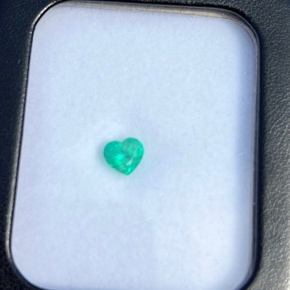 Natural Colombian 💍Emerald 1.08carats heart faceted - Picture 10 of 12
